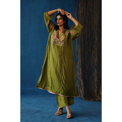 Begum Pret Green Shikanji Phiran Kurta with Pant (Set of 2)