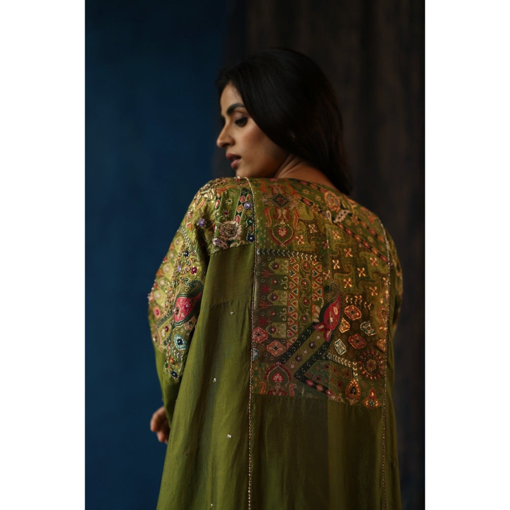 Begum Pret Green Shikanji Phiran Kurta with Pant (Set of 2)