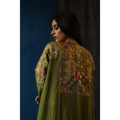 Begum Pret Green Shikanji Phiran Kurta with Pant (Set of 2)