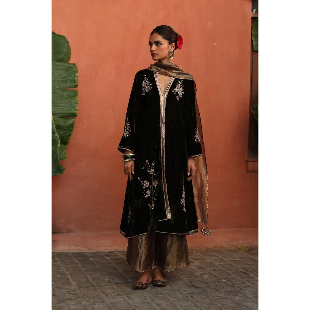 Begum Pret Green Maghai Kurta with Pant and Dupatta (Set of 3)