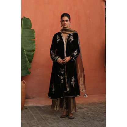 Begum Pret Green Maghai Kurta with Pant and Dupatta (Set of 3)