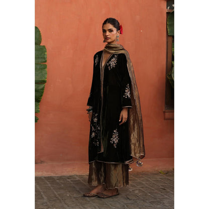 Begum Pret Green Maghai Kurta with Pant and Dupatta (Set of 3)