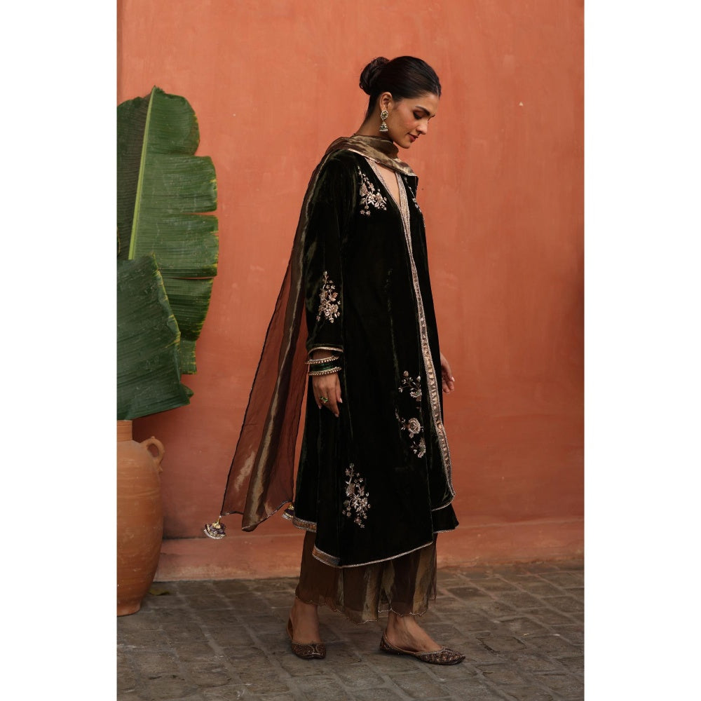 Begum Pret Green Maghai Kurta with Pant and Dupatta (Set of 3)