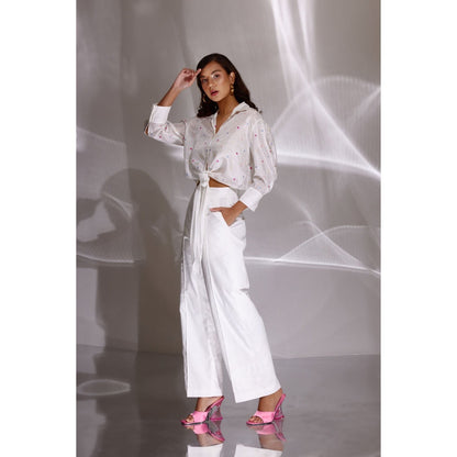 BETRUE White Poppins Silk Embroidered Knotted Shirt