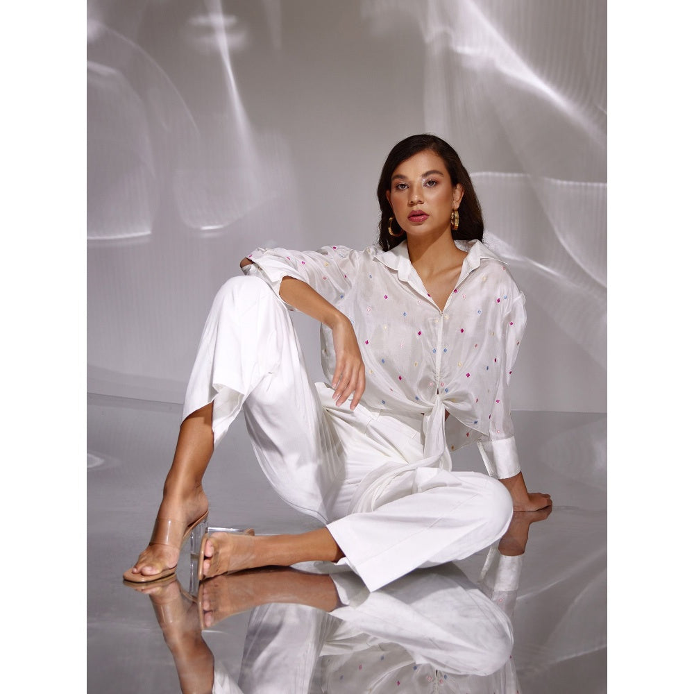 BETRUE White Poppins Silk Embroidered Knotted Shirt