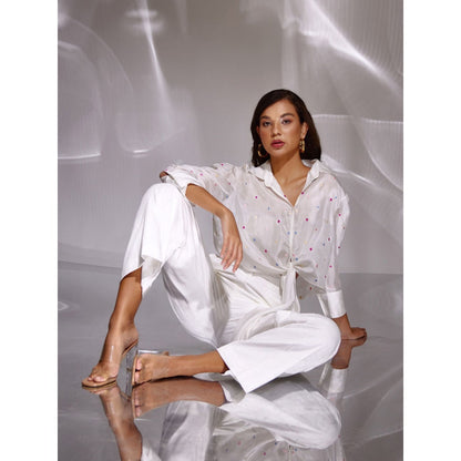 BETRUE White Poppins Silk Embroidered Knotted Shirt
