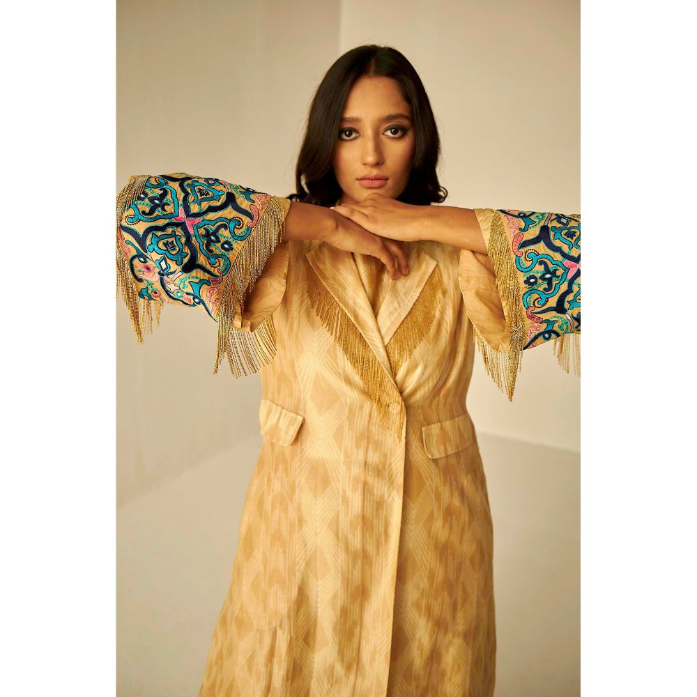 BETRUE Beige Gold- The Rehmat Trench