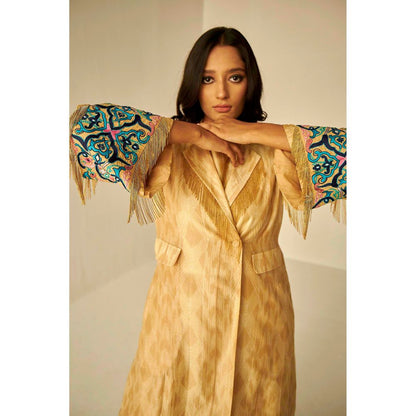 BETRUE Beige Gold- The Rehmat Trench