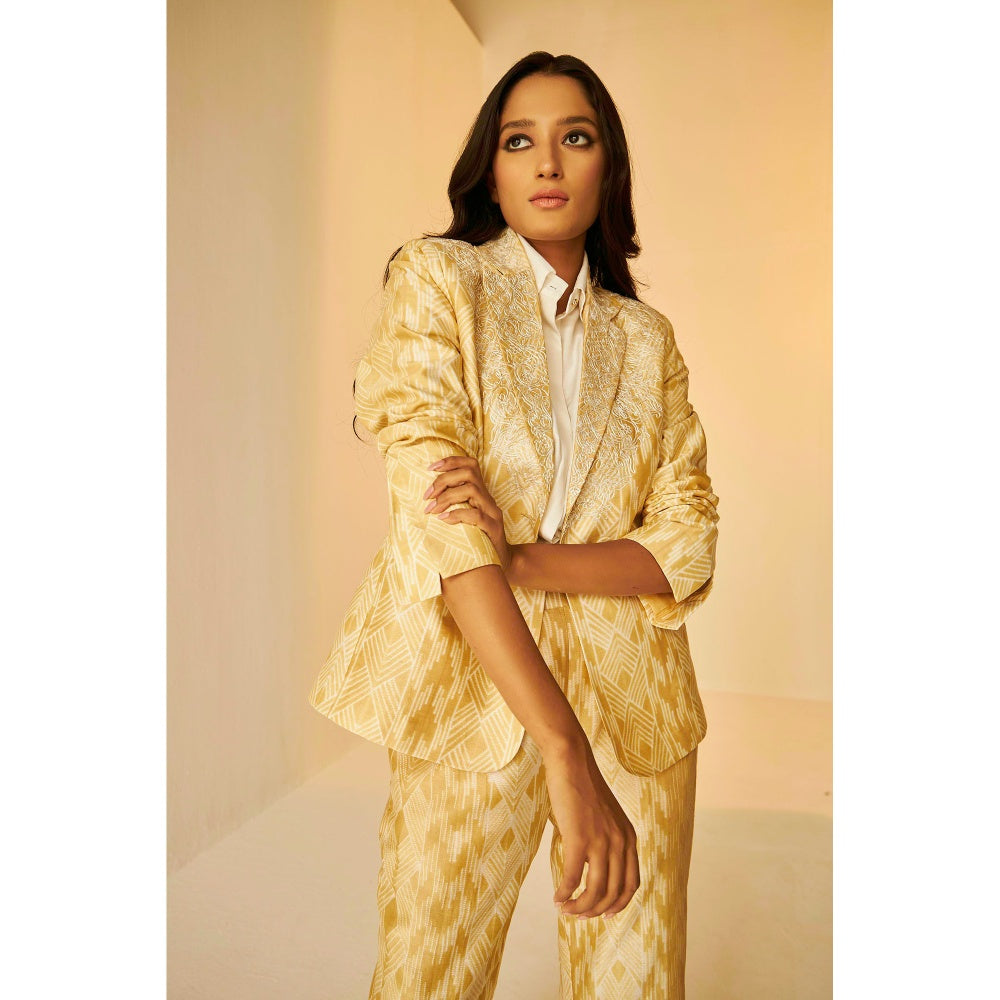 BETRUE Classic Blazer and Pants Set In Golden Shibori (Set of 2)