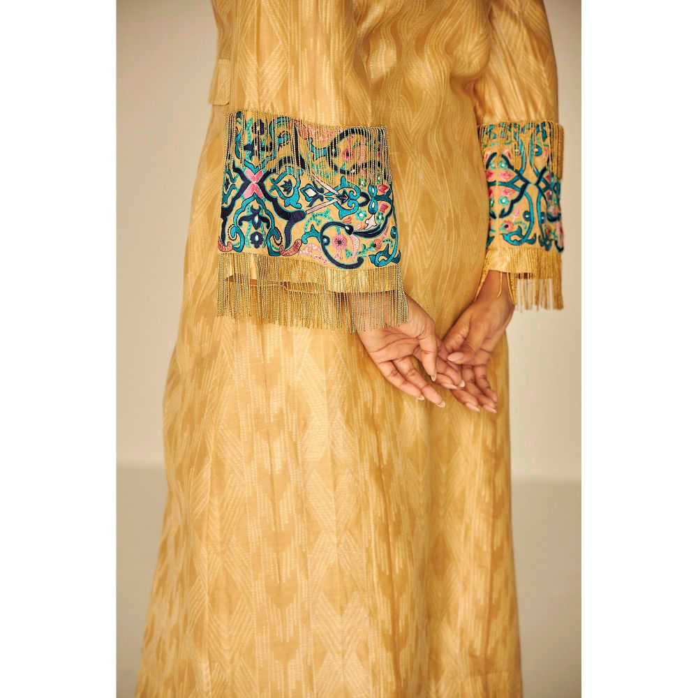 BETRUE The Rehmat Trench With Kurta and Pant Set (Set of 3)