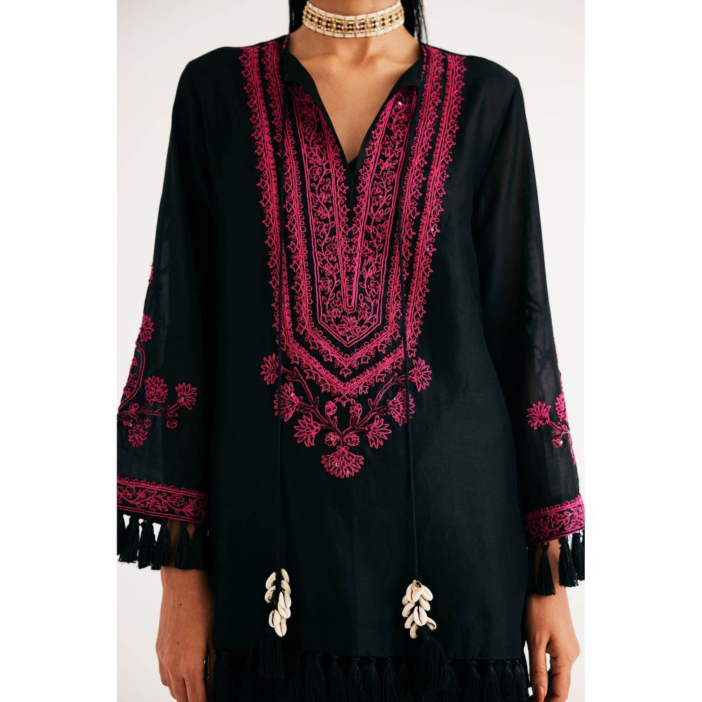 Betrue Black Silk Chanderi Embroidered Kurti