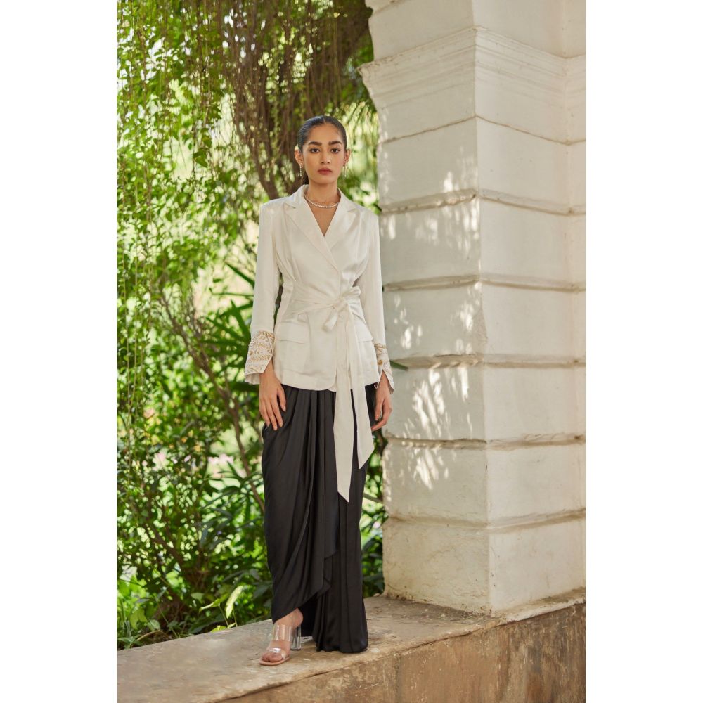 BETRUE White Camellia Silk Wrap Jacket