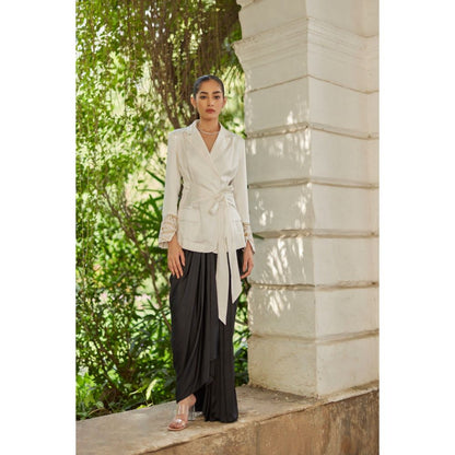 BETRUE White Camellia Silk Wrap Jacket