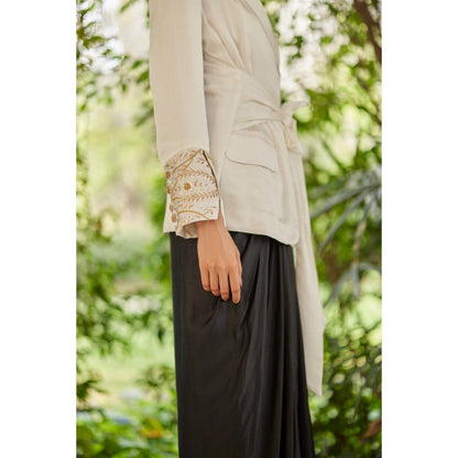 BETRUE White Camellia Silk Wrap Jacket
