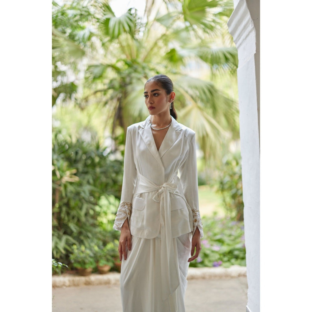 BETRUE White Camellia Silk Drape Skirt