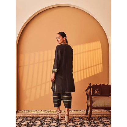 Bo Tree Black Naaz-E-Jahan Kurta with Pant and Dupatta (Set of 3)