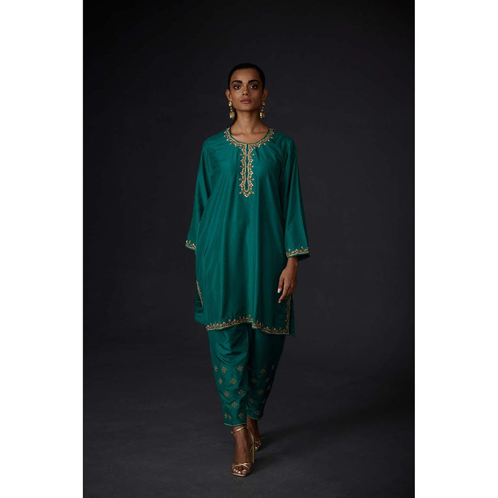 BRIH Evergreen Embroidered Kurta with Pant (Set of 2)