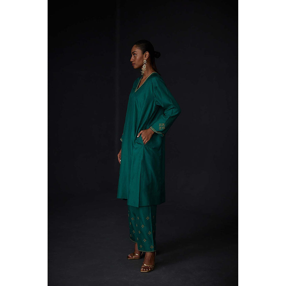 BRIH Evergreen Embroidered Kurta with Pant (Set of 2)