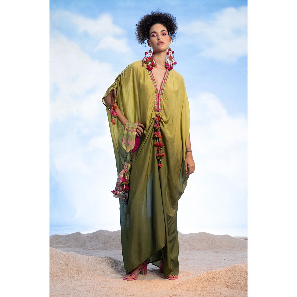 CAPISVIRLEO Embroidered V-Neck Shaded Kaftan