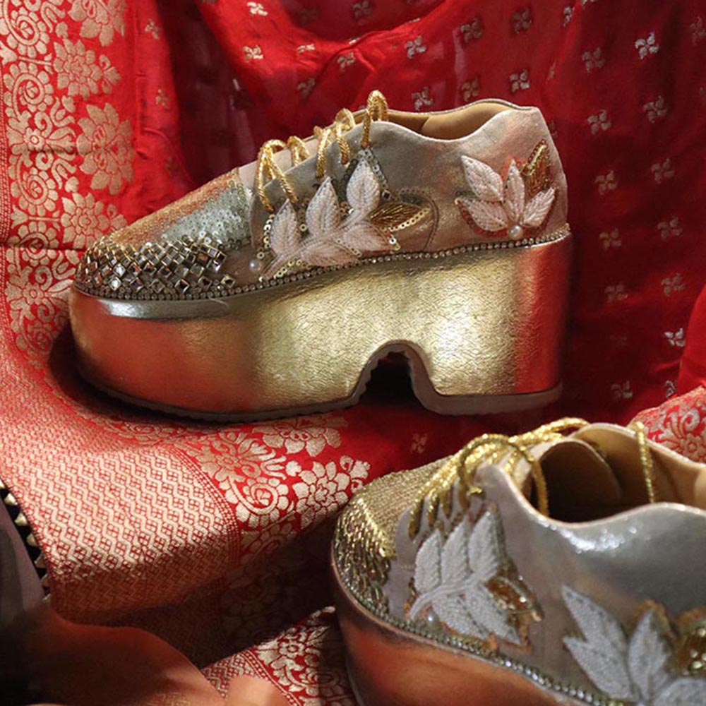 Chal Jooti Madhumalti Gulzaar Gold Sneakers