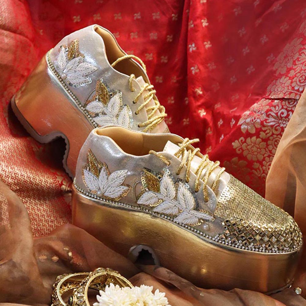 Chal Jooti Madhumalti Gulzaar Gold Sneakers