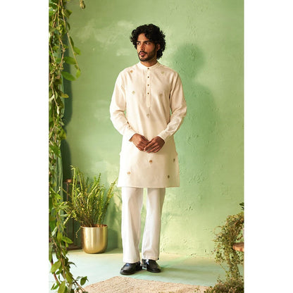 Charkhee Off-White Kurta with Pyjama
