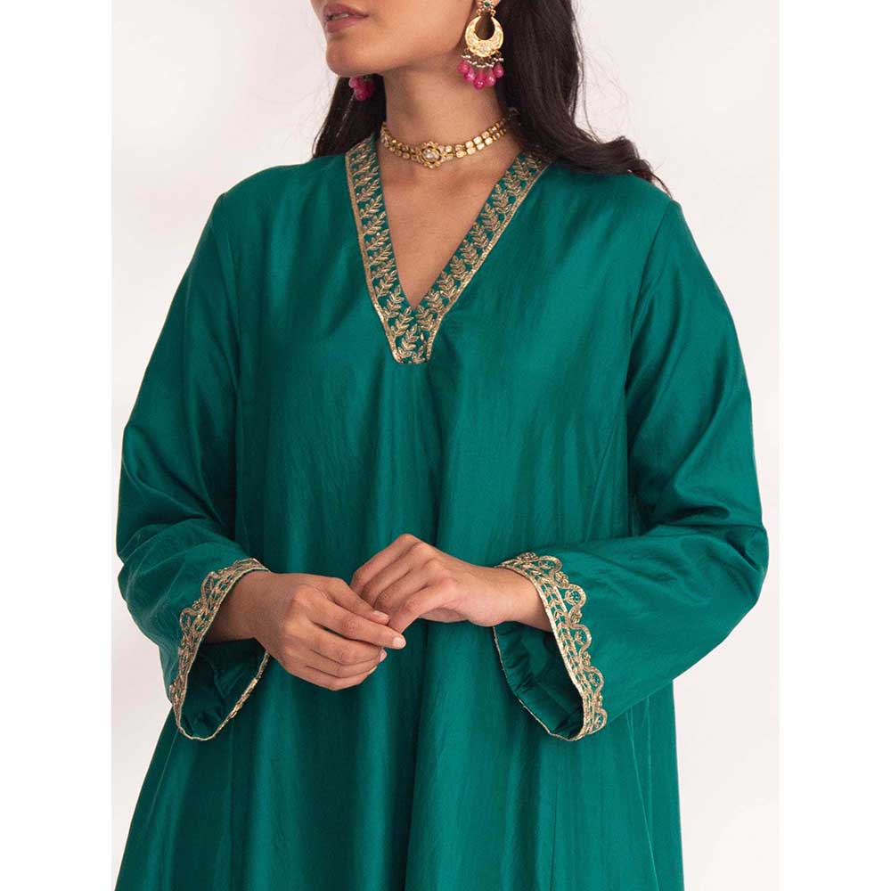CHHAYA MEHROTRA Green Dhriti Kurta with Pant (Set of 2)