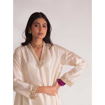 CHHAYA MEHROTRA Ivory Dhriti Kurta with Pant (Set of 2)