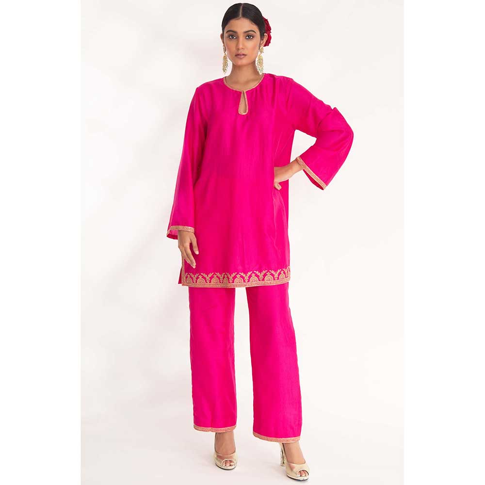 CHHAYA MEHROTRA Magenta Aavya Kurti with Pant (Set of 2)