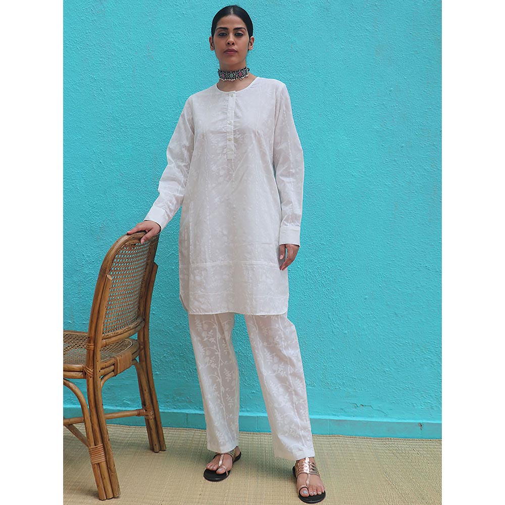 Chidiyaa Safed Semantic White Cotton Kurta With Pant (Set of 2)