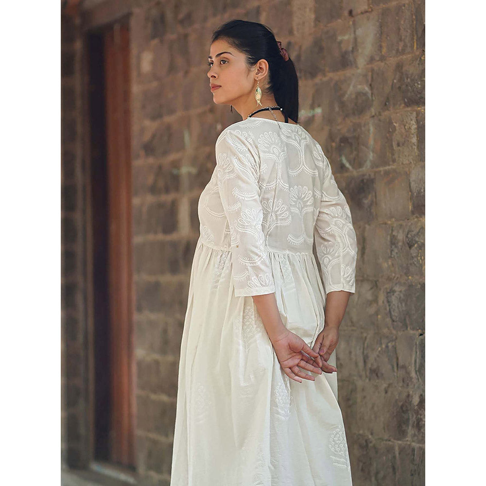 Chidiyaa Safed Pressed Cotton White Hand block Printed Anarkali Kurta with Pant (Set of 2)