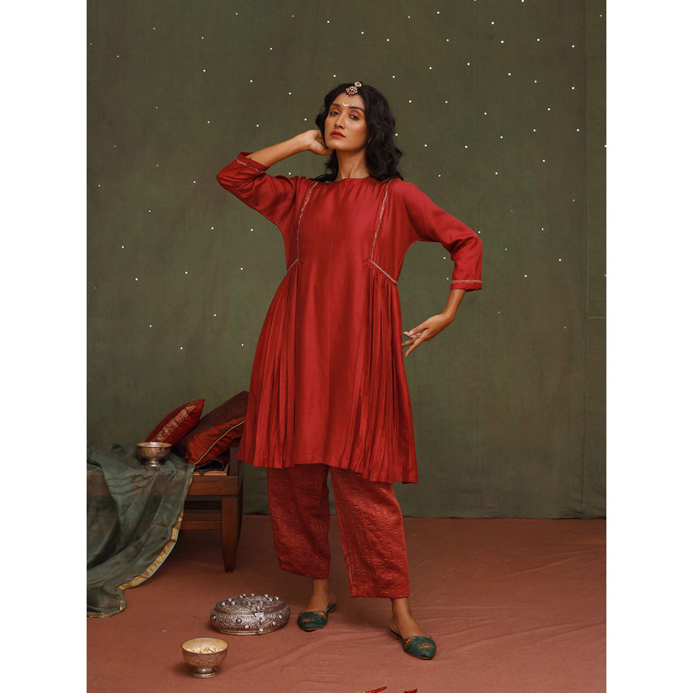 Chokhi Chorri Red Kaumudi Kurta (Set of 2)