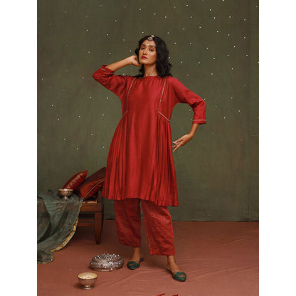 Chokhi Chorri Red Kaumudi Kurta (Set of 2)