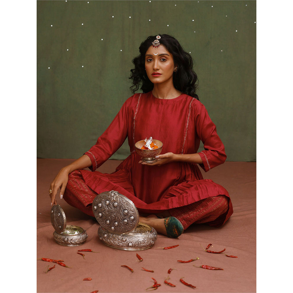 Chokhi Chorri Red Kaumudi Kurta (Set of 2)
