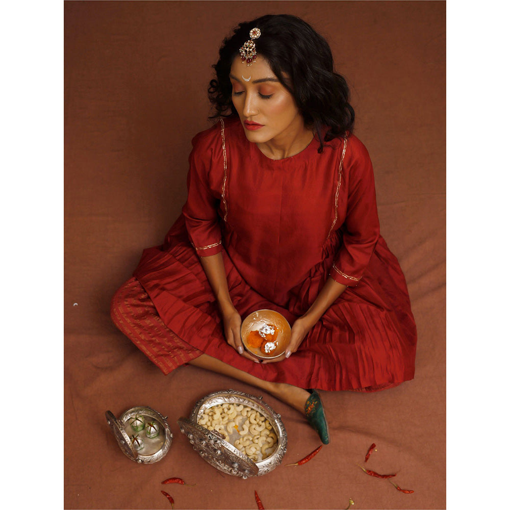 Chokhi Chorri Red Kaumudi Kurta (Set of 2)