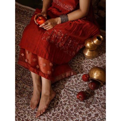 Chokhi Chorri Red Kurta With Pant (Set of 2)