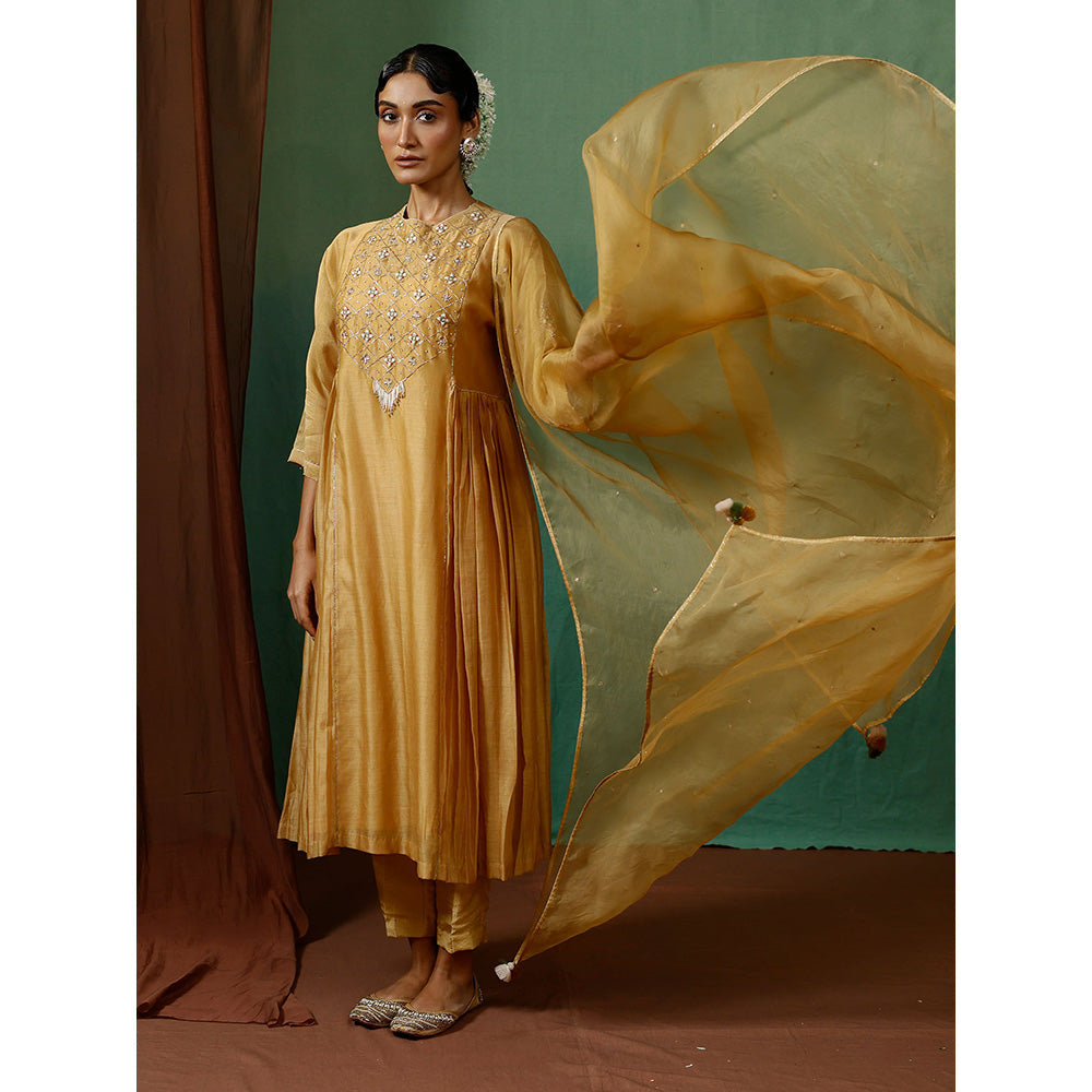 Chokhi Chorri Beige Kurta With Pant And Dupatta And Inner (Set of 4)