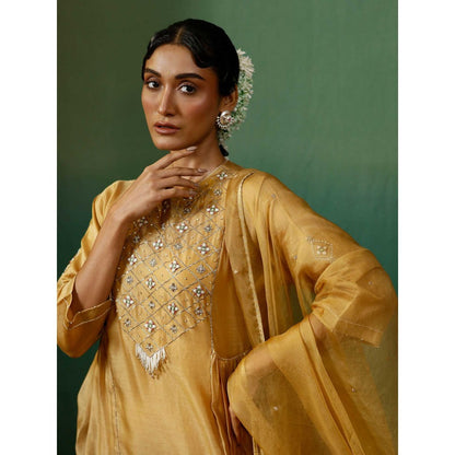 Chokhi Chorri Beige Kurta With Pant And Dupatta And Inner (Set of 4)