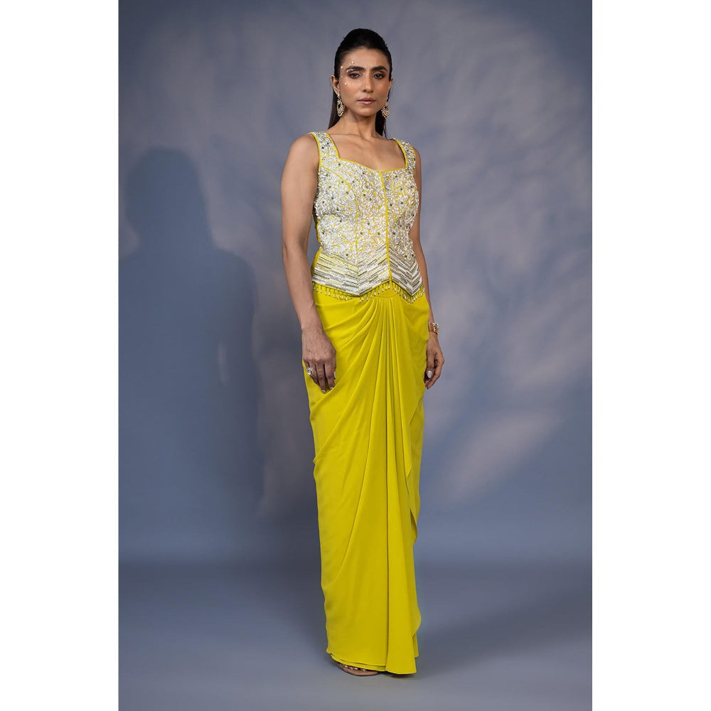 Daatri by meenakshi kakkar Green Embroidered Jacket with Draped Skirt (Set of 2)