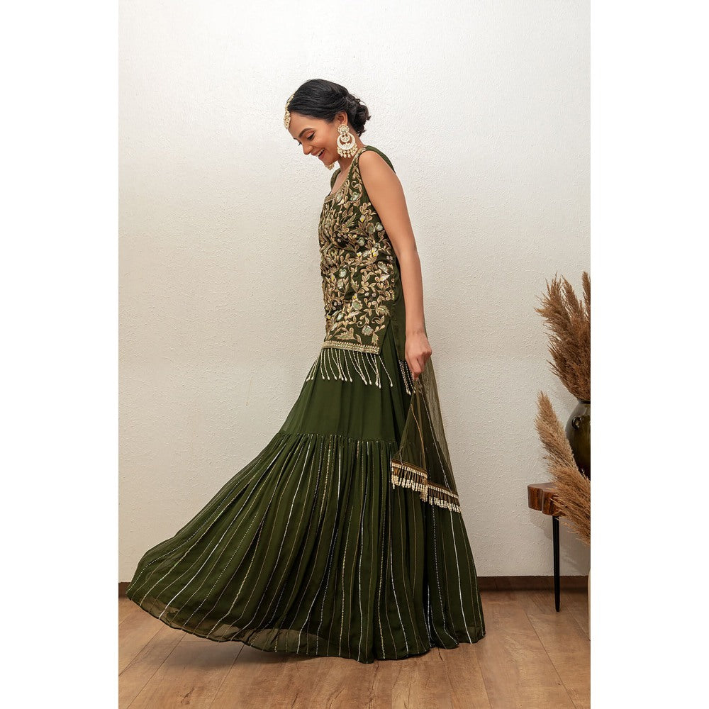 Daatri by meenakshi kakkar Green Lehenga with Kurti and Dupatta (Set of 3)