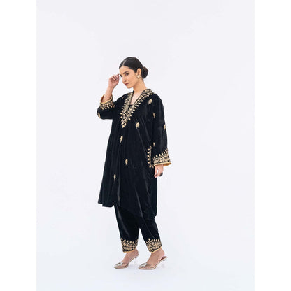 Daljit Sudan Black Velvet Phiran Kurta with Salwar (Set of 2)
