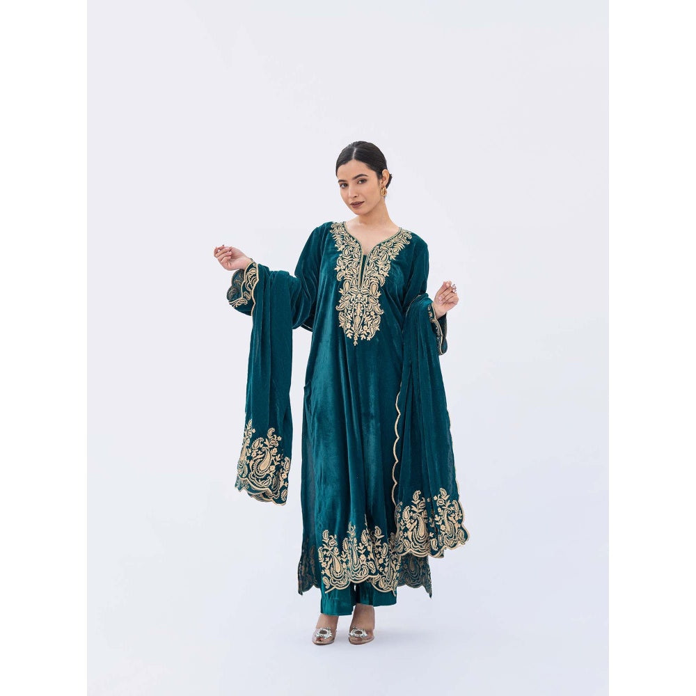 Daljit Sudan Teal Velvet Aari Kurta with Pant and Dupatta (Set of 3)