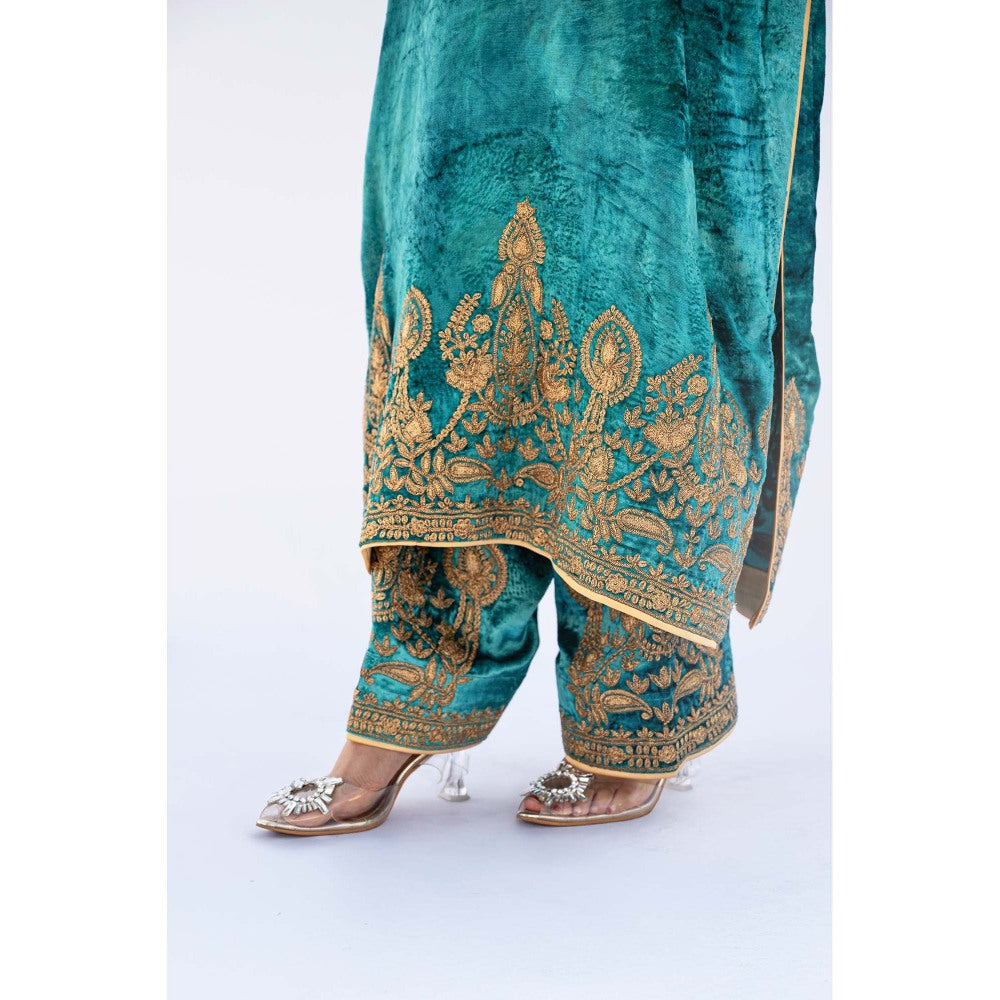 Daljit Sudan Teal Shaneel Heavy Kurta with Pant and Dupatta (Set of 3)