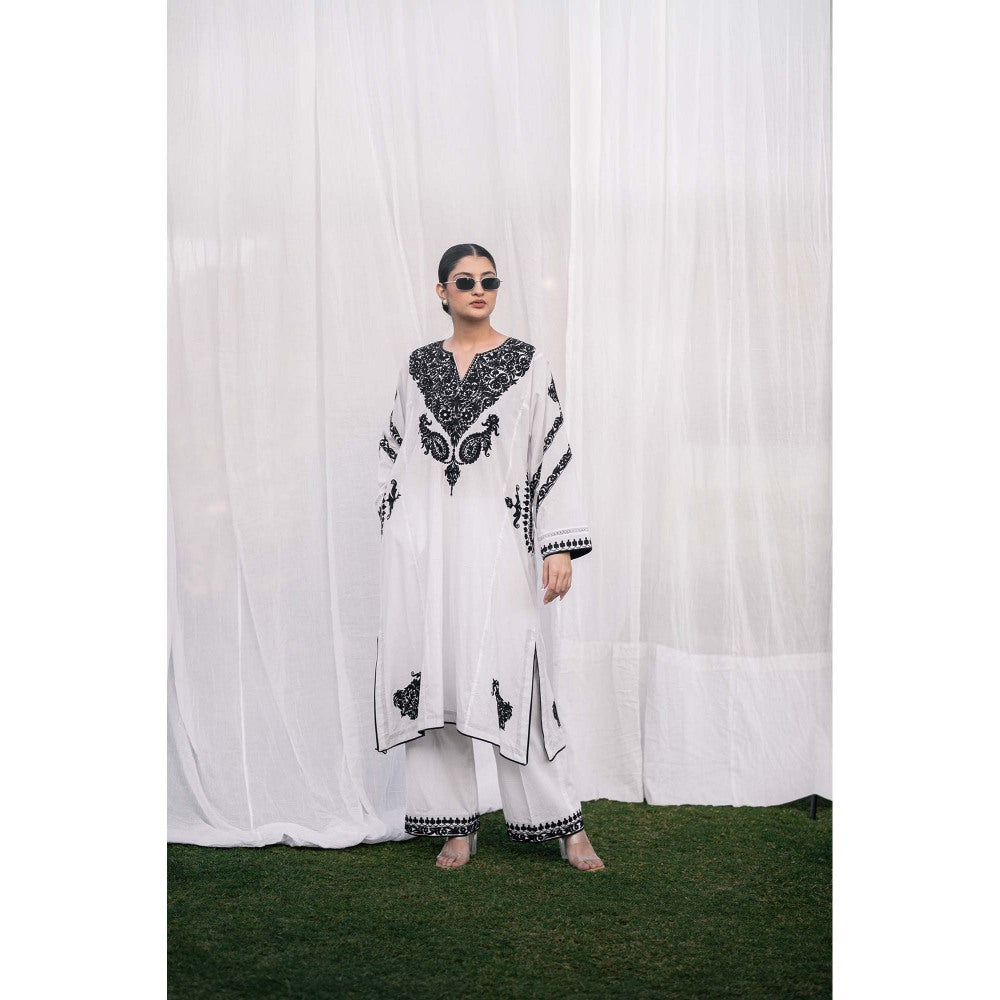 Daljit Sudan White Mulu Phiran Co-Ord (Set of 2)