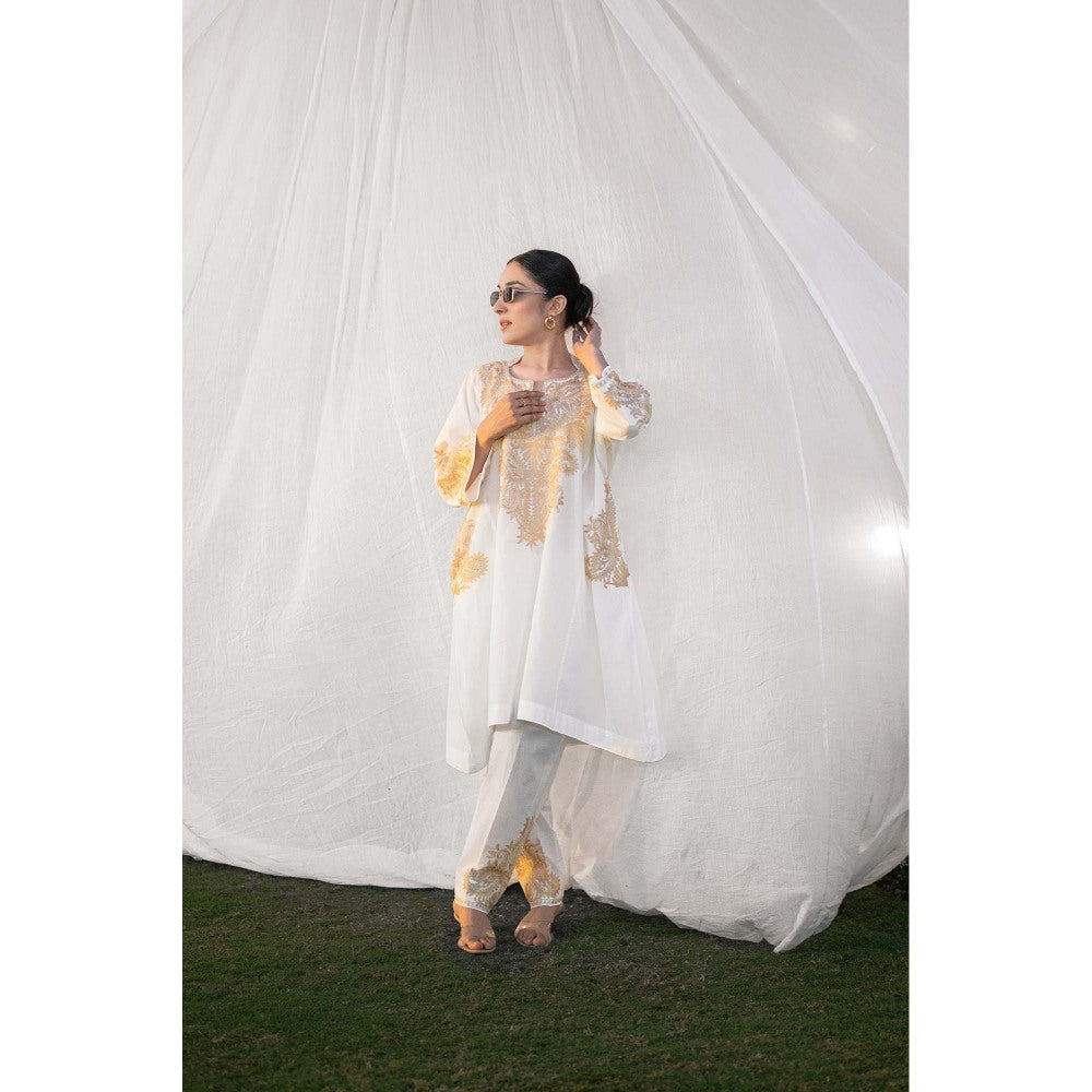 Daljit Sudan Off White Mulu Co-Ord (Set of 2)