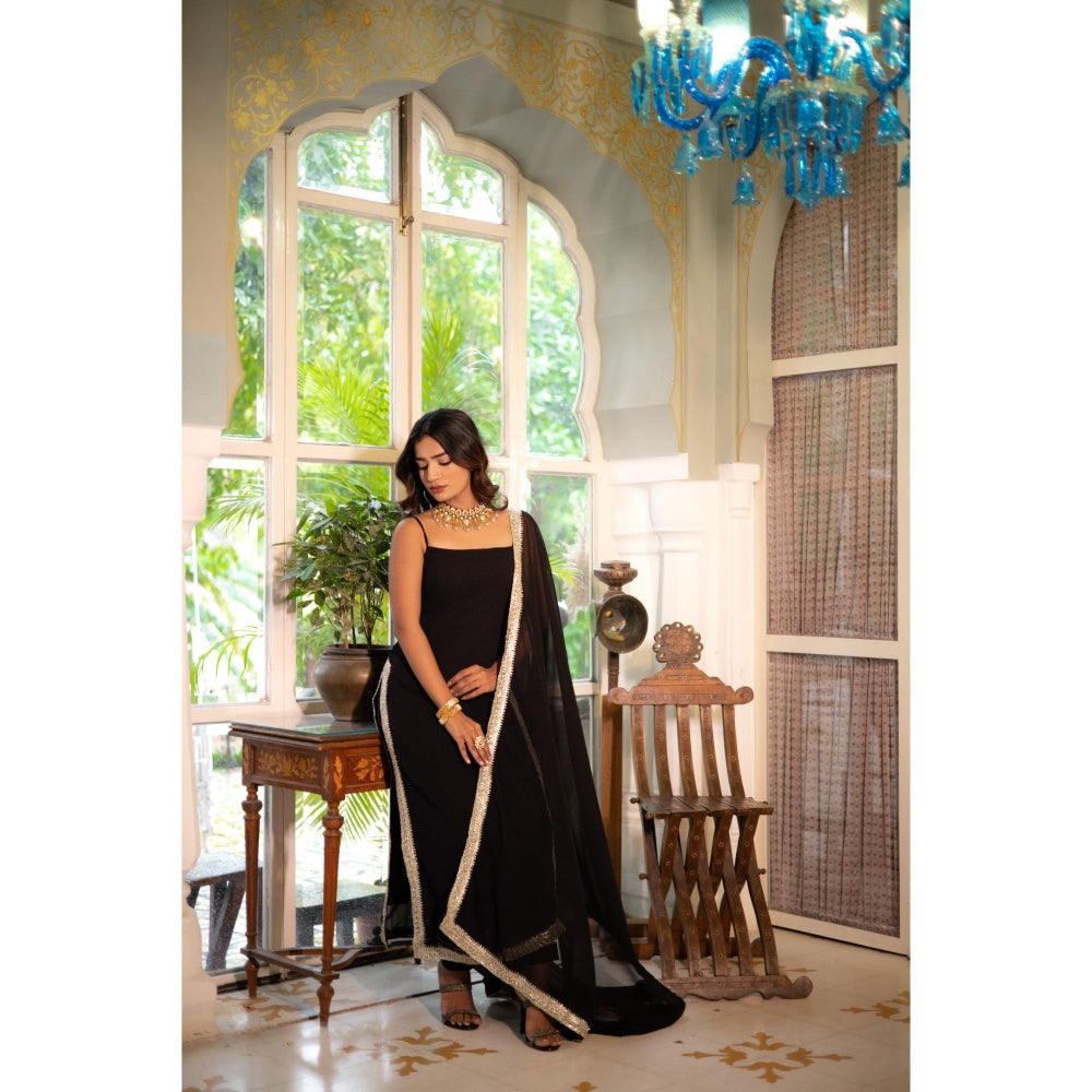 DEASHA INDIA Sumira Black Kurta with Pant and Dupatta (Set of 3)