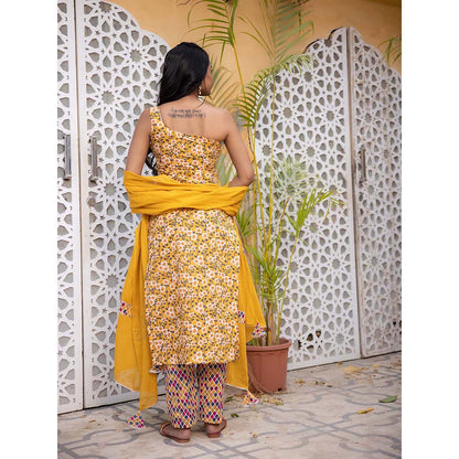 DEASHA INDIA Emaya Yellow One Shoulder Straight Kurta with Pant and Dupatta (Set of 3)