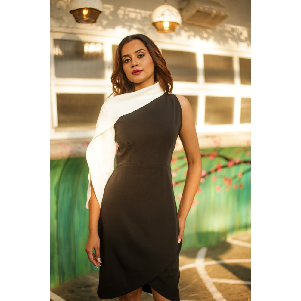 Echke Dress with One Overlap Sleeve