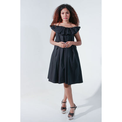 Echke Sleeveless Long Dress with High Pleated Neck Feature