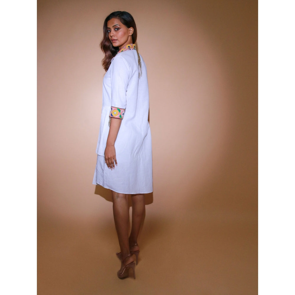 Echke White Linen Pleated Yoke Shirt Dress with 3/4 Sleeves and Kutchi Border on Cuffs